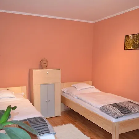 Nagytaban Vendeghaz * Bajna